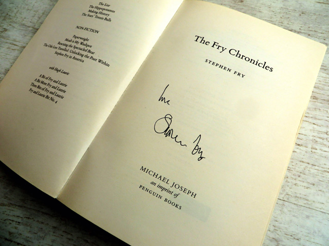 Gesigneerd exemplaar van The Fry Chronicles van Stephen Fry